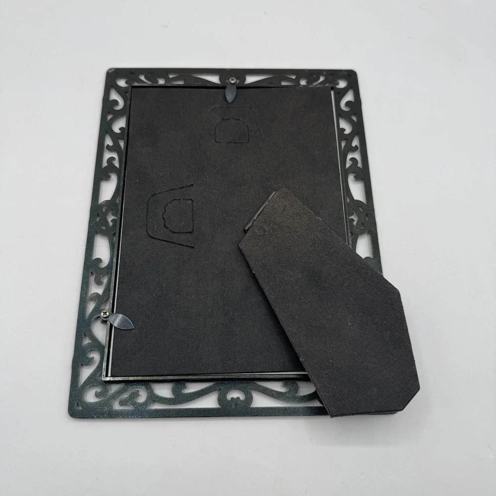Picture Frame Unisex 3.5 x 5 Silver Pewter Tone Ornate Scroll Heart Metal